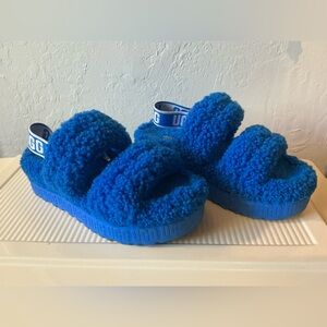 UGG womans Vibrant Blue Fluffy Slippers size 9